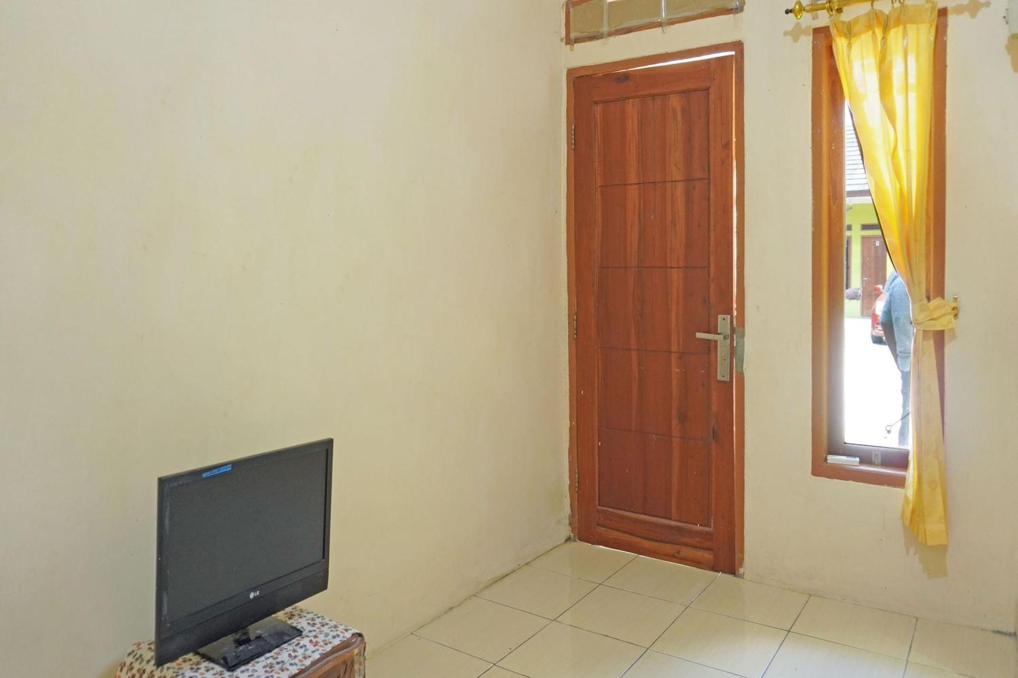 Oyo 91762 Green Home Stay Syariah Purwakarta Bagian luar foto